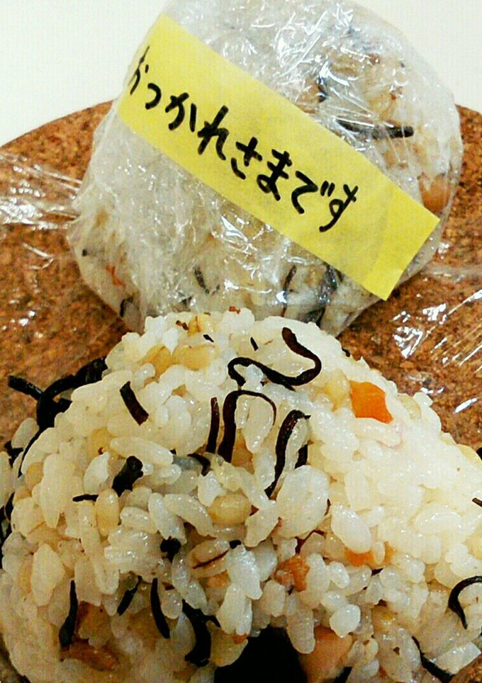冷凍保存のひじき煮と余ったご飯でおにぎり-レシピのメイン写真