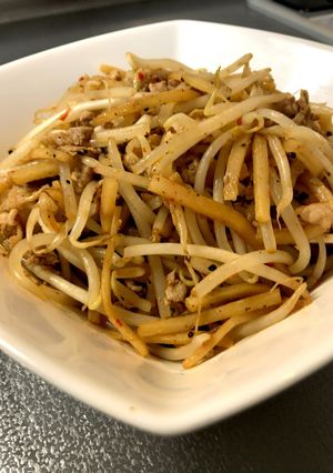 ピリ辛お酒が進むもやしと筍豚肉の炒め-レシピのメイン写真