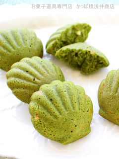 抹茶とホワイトチョコのマドレーヌ-レシピのメイン写真