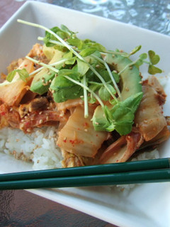 アボカドキムチ豚たま丼-レシピのメイン写真