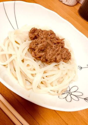 ツナと梅の時短まぜうどん(1人暮らし)-レシピのメイン写真