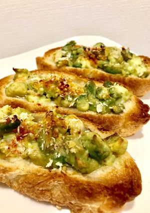 パリパリ海老アボカドアンチョビパン-レシピのメイン写真