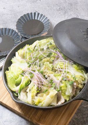 豚バラとレタスのスキレット蒸し-レシピのメイン写真