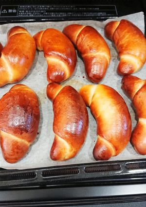 ちょっとリッチなバターロール♪-レシピのメイン写真
