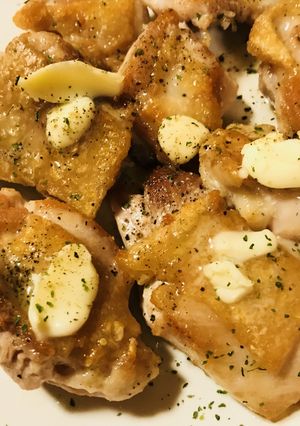 鶏肉のカリカリ＆ジューシー塩バターソテー-レシピのメイン写真