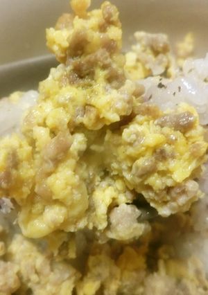 ゆかりご飯 ミンチ入り卵のせ 簡単!-レシピのメイン写真