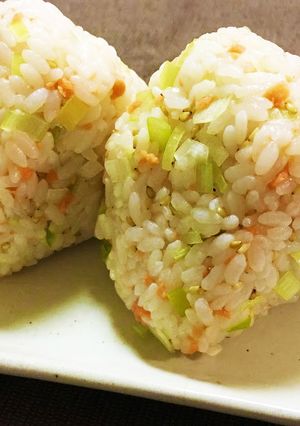 鮭と胡麻の☆オイルおにぎり-レシピのメイン写真