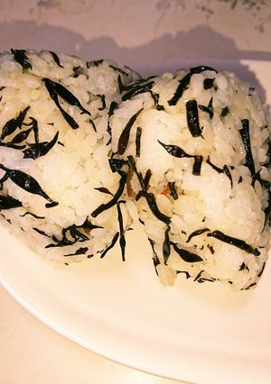 ヒジキが余ったら！ヒジキおにぎり♪-レシピのメイン写真