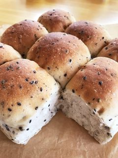 ぷちぷち黒ごまちぎりパン-レシピのメイン写真
