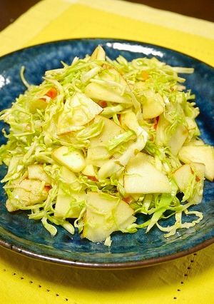 簡単！たっぷり林檎キャベツ-レシピのメイン写真