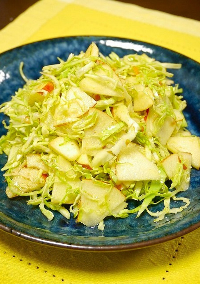 簡単！たっぷり林檎キャベツ-レシピのメイン写真