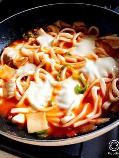 アツアツが美味いピザうどん-レシピのメイン写真