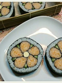【飾り巻き寿司】お花 *ひな祭りにも-レシピのメイン写真