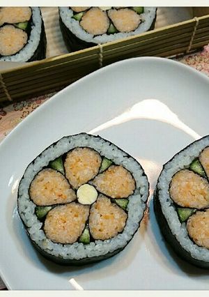 【飾り巻き寿司】お花 ＊ひな祭りにも-レシピのメイン写真