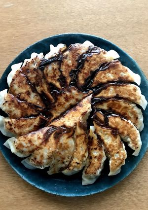 レモンで食べる☆辛すっぱトムヤムクン餃子-レシピのメイン写真