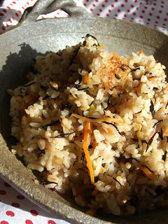 十六雑穀入り☆ひじきの炊き込みご飯-レシピのメイン写真