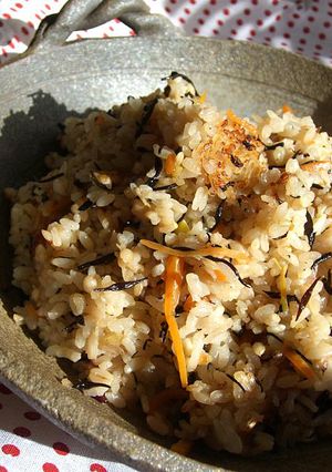 十六雑穀入り☆ひじきの炊き込みご飯-レシピのメイン写真