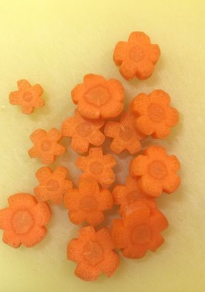 包丁だけにんじんの花形切り方-レシピのメイン写真