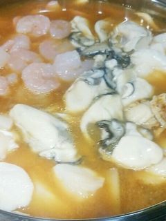 豆板醤の辛味が身体を暖める鶏肉海鮮旨辛鍋-レシピのメイン写真