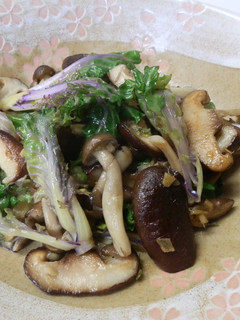 プチヴェールとキノコの炒め物-レシピのメイン写真