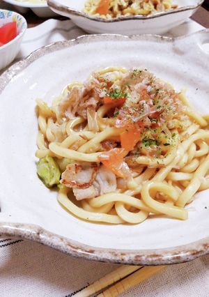 休日の簡単お昼ごはん♡焼きうどん-レシピのメイン写真