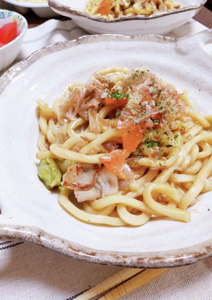 休日の簡単お昼ごはん♡焼きうどん-レシピのメイン写真