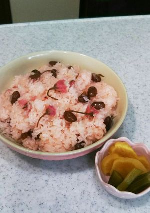 桜の花香る甘納豆のお赤飯 春の祝や雛祭り-レシピのメイン写真