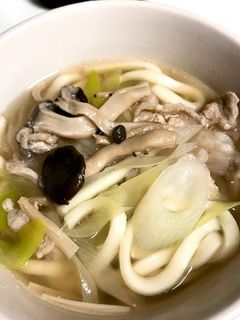 あごだし①豚肉と長ネギとキノコのうどん-レシピのメイン写真