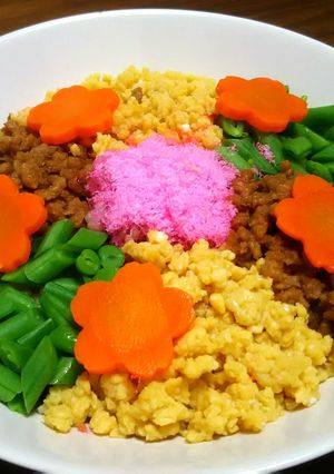 ひな祭りやお花見に♪ベジそぼろの彩りご飯-レシピのメイン写真