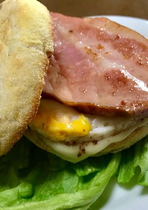 俺流！贅沢厚切りベーコンエッグマフィン-レシピのメイン写真