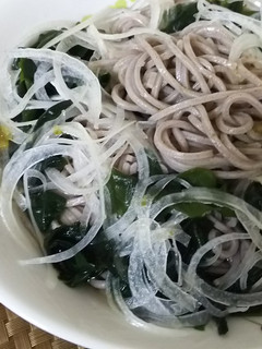 玉葱ワカメのブッカケ蕎麦-レシピのメイン写真