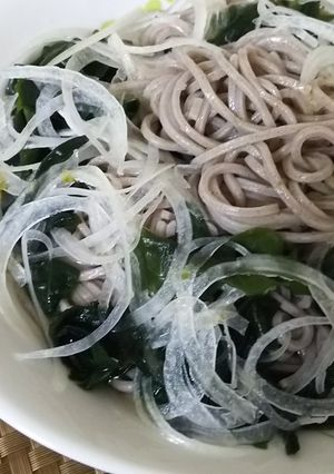 玉葱ワカメのブッカケ蕎麦-レシピのメイン写真