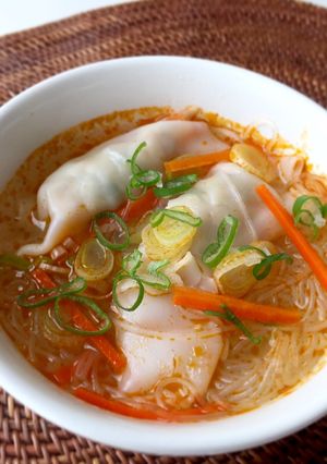 トムヤムクン風♪ウマ辛水餃子スープ-レシピのメイン写真