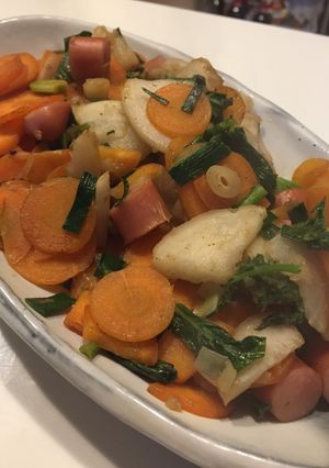 農家の食卓〜葉にんにくと畑の有りもの炒め-レシピのメイン写真