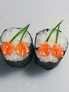 寿司型・模様巻き(カニカマでさくらんぼ)-レシピのメイン写真