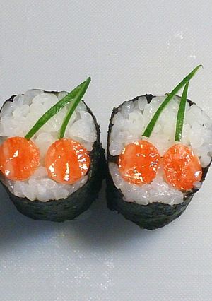 寿司型・模様巻き(カニカマでさくらんぼ)-レシピのメイン写真