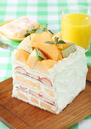 食パンで簡単豪華！メロンのフルーツケーキ-レシピのメイン写真