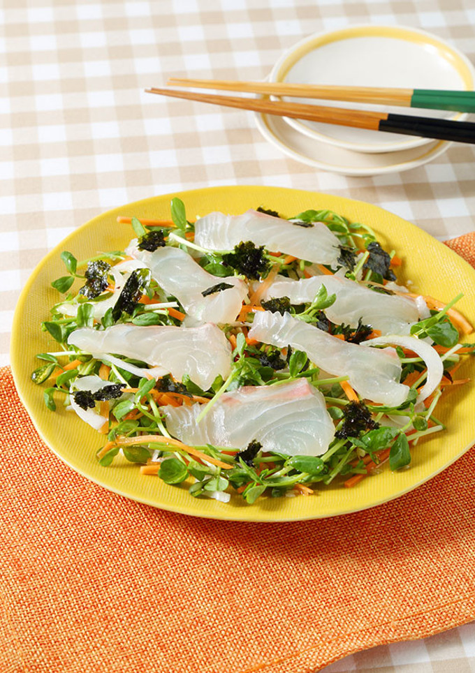 うま塩レモンだれで！真鯛の豆苗サラダ-レシピのメイン写真