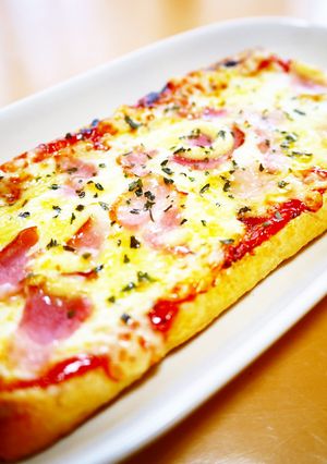 サクッ＆とろ～り！油揚げピザ（ベーコン）-レシピのメイン写真