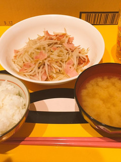 レンジで簡単!ベーコンともやしの塩胡椒-レシピのメイン写真