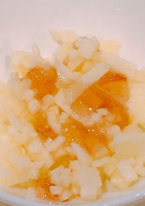 病気の時に、刻んだりんごのハチミツがけ！-レシピのメイン写真