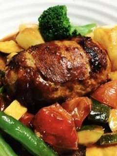 レストランみたいな煮込みハンバーグ-レシピのメイン写真