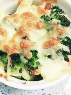 ブロッコリーとはごろも煮のチーズ焼き-レシピのメイン写真