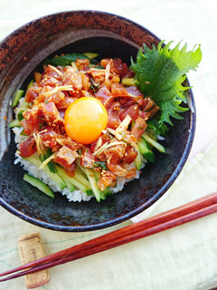 かつおとキムチのユッケ丼-レシピのメイン写真