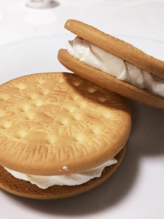 超簡単おやつ!生クリームビスケットサンド-レシピのメイン写真