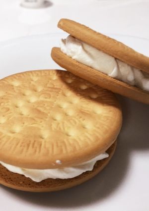 超簡単おやつ!生クリームビスケットサンド-レシピのメイン写真