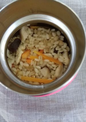 スープジャーで麦入り鶏の炊き込み御飯-レシピのメイン写真