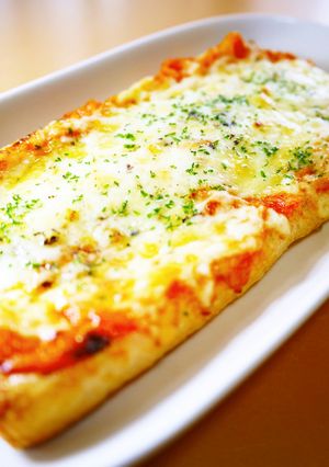 サクッ＆とろ～り！油揚げピザ（カニカマ）-レシピのメイン写真