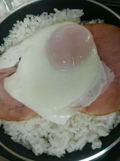 ワインでハムエッグと丼-レシピのメイン写真