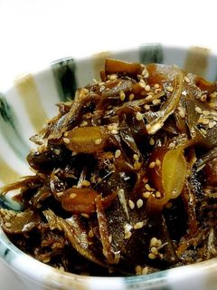 ご飯のお供【茎わかめと煮干の佃煮】-レシピのメイン写真
